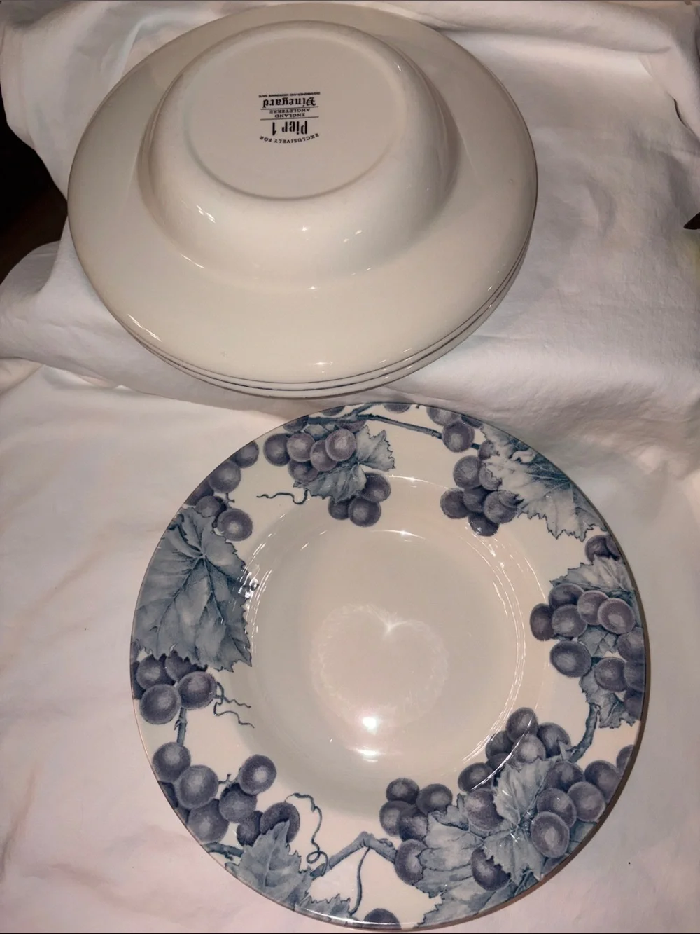 HTF Like new Pier 1 (England Angleterre) Vineyard rimmed soup bowls set of 6